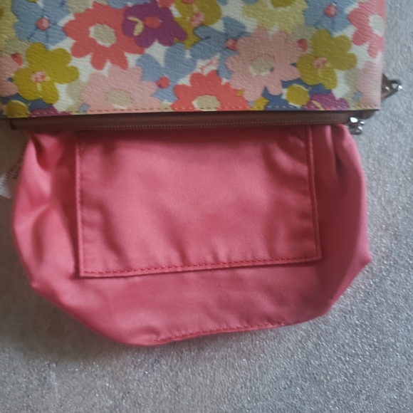 LOW START Coach Peyton Floral Medium Wristlet - Picture 7 of 14